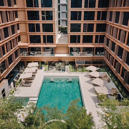 Nysa Hotel Bangkok Sukhumvit 11 외부 사진 The hotel's courtyard