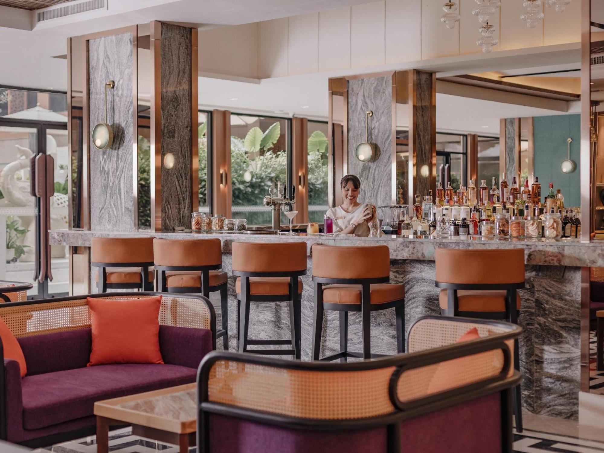 Nysa Hotel Bangkok Sukhumvit 11 외부 사진 The bar at the lobby