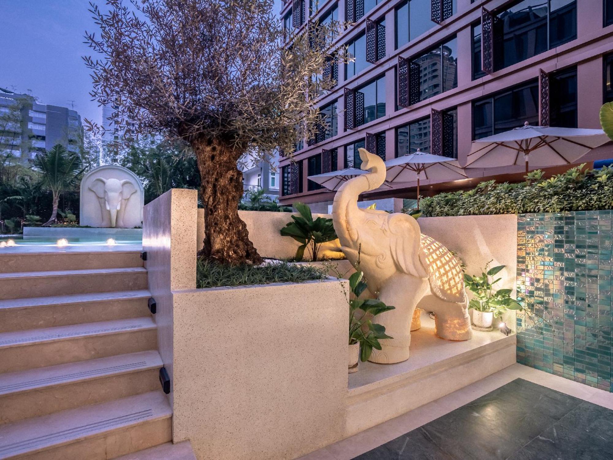 Nysa Hotel Bangkok Sukhumvit 11 외부 사진 The hotel's pool