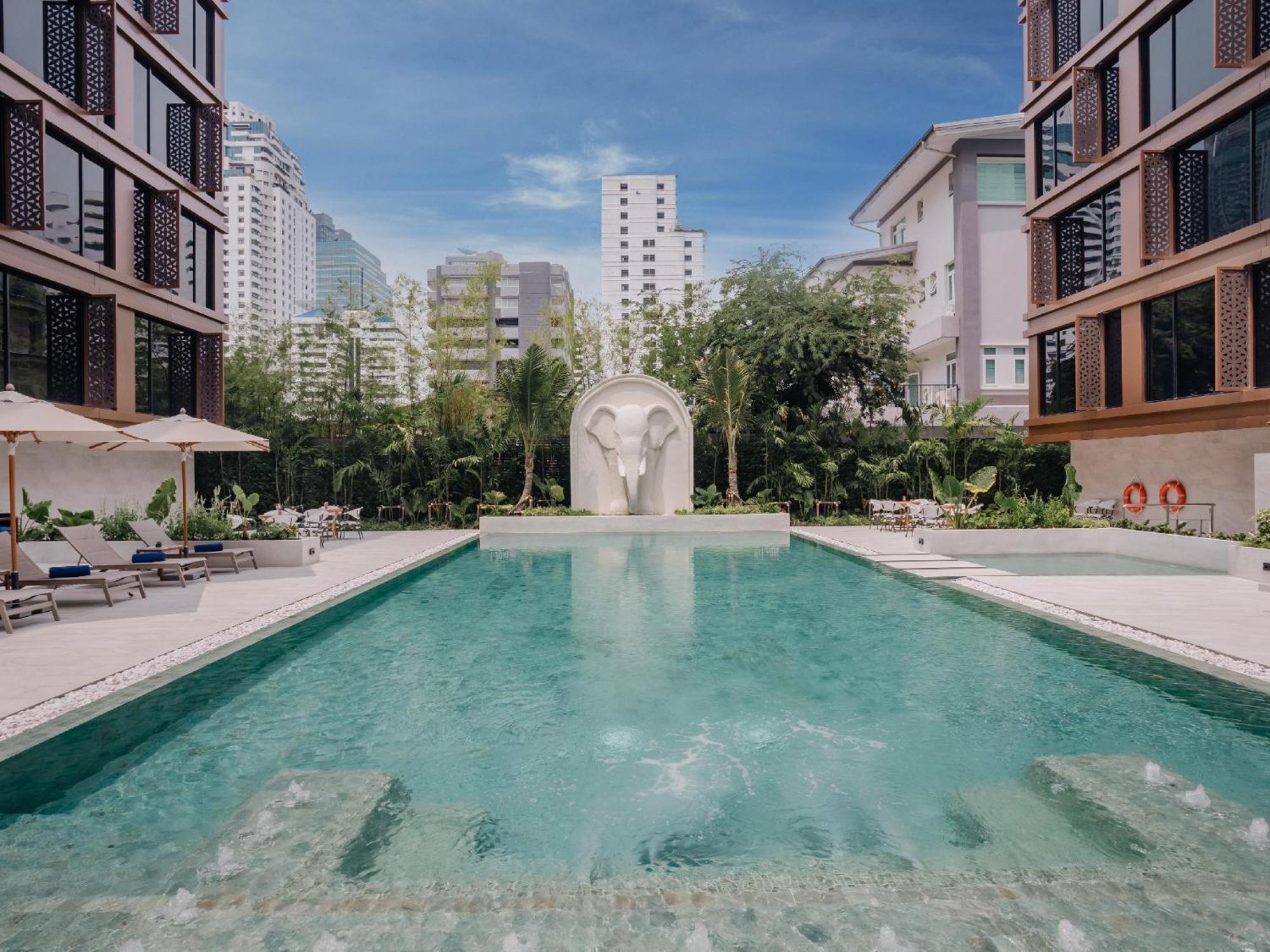 Nysa Hotel Bangkok Sukhumvit 11 외부 사진 The swimming pool at the hotel