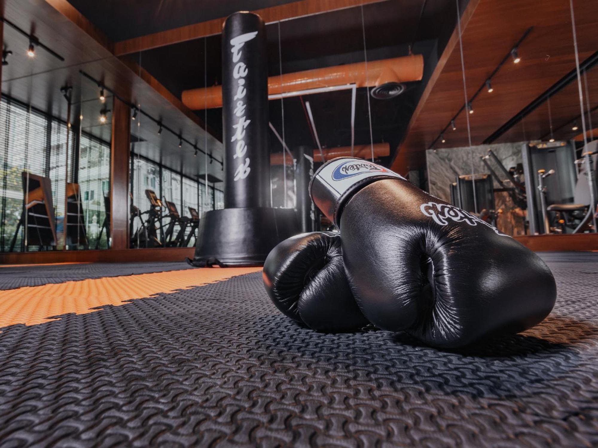 Nysa Hotel Bangkok Sukhumvit 11 외부 사진 A pair of boxing gloves