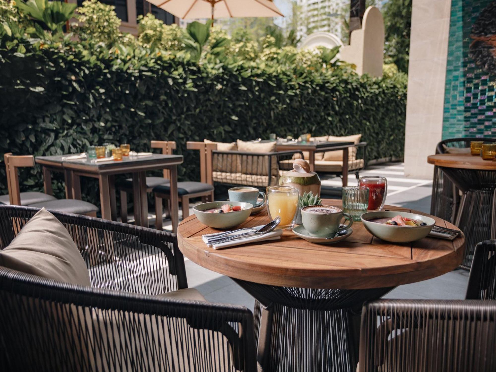 Nysa Hotel Bangkok Sukhumvit 11 외부 사진 The Terrace at The Standard East Village
