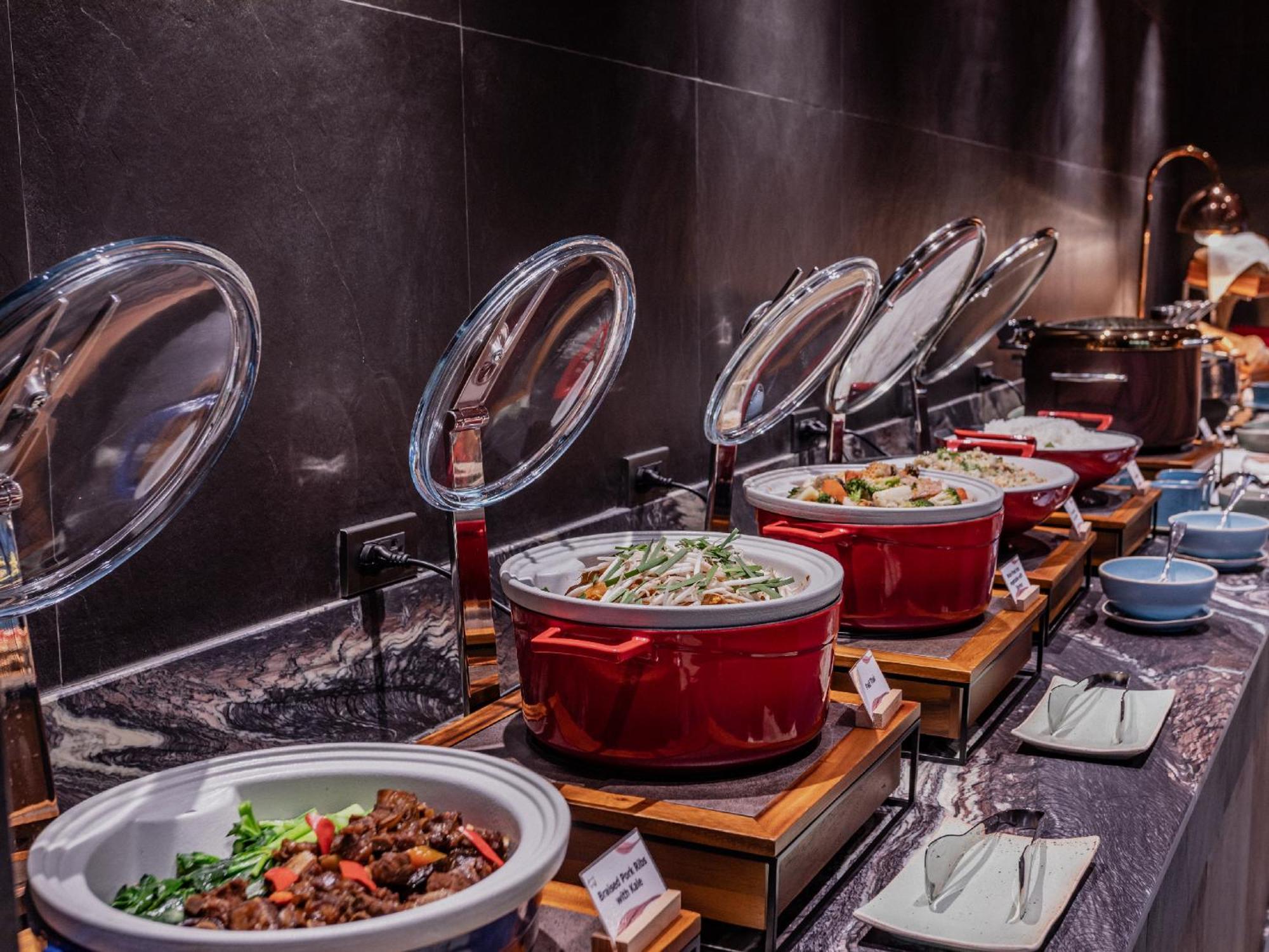 Nysa Hotel Bangkok Sukhumvit 11 외부 사진 A buffet at a hotel