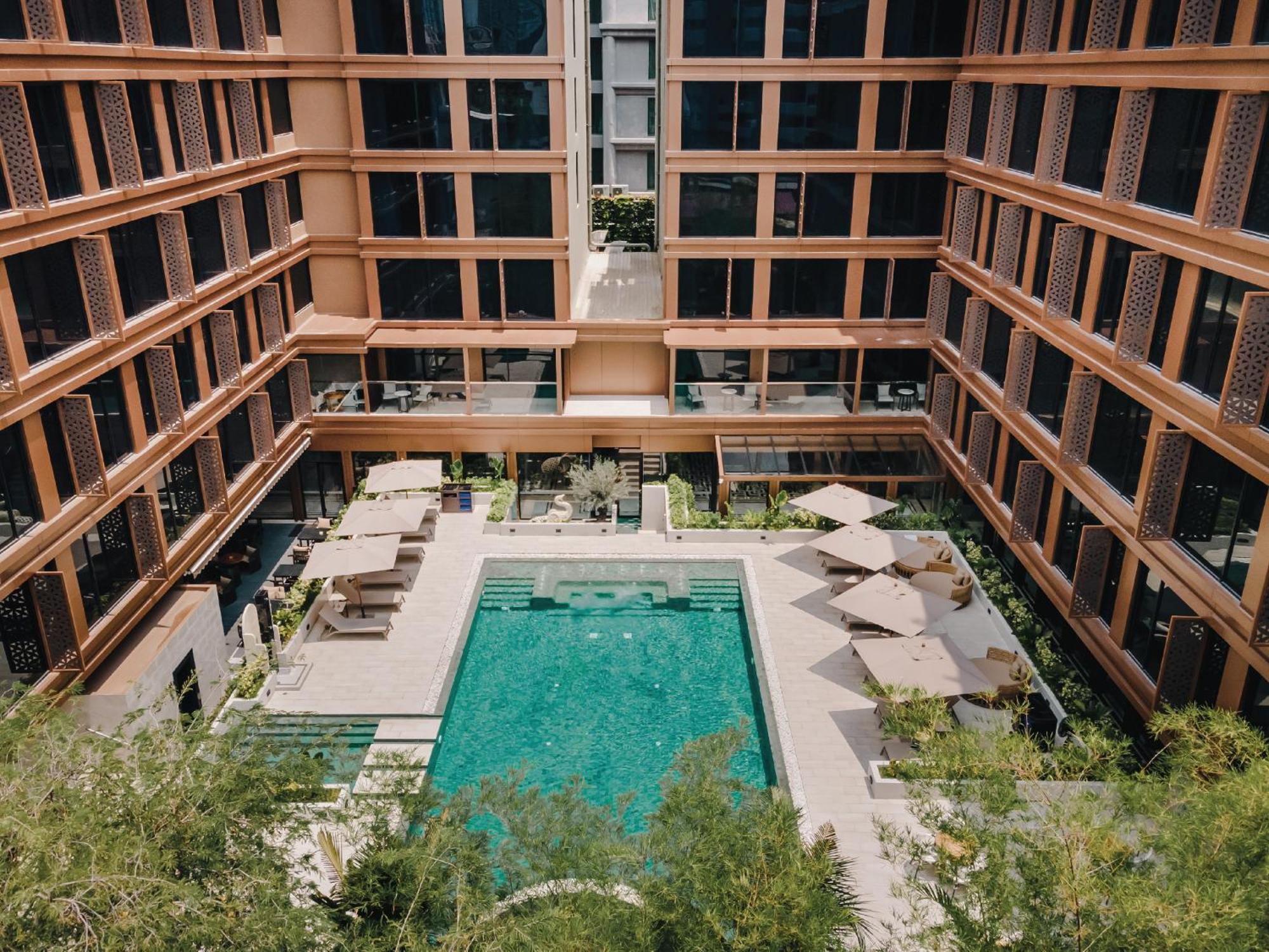 Nysa Hotel Bangkok Sukhumvit 11 외부 사진 The hotel's courtyard
