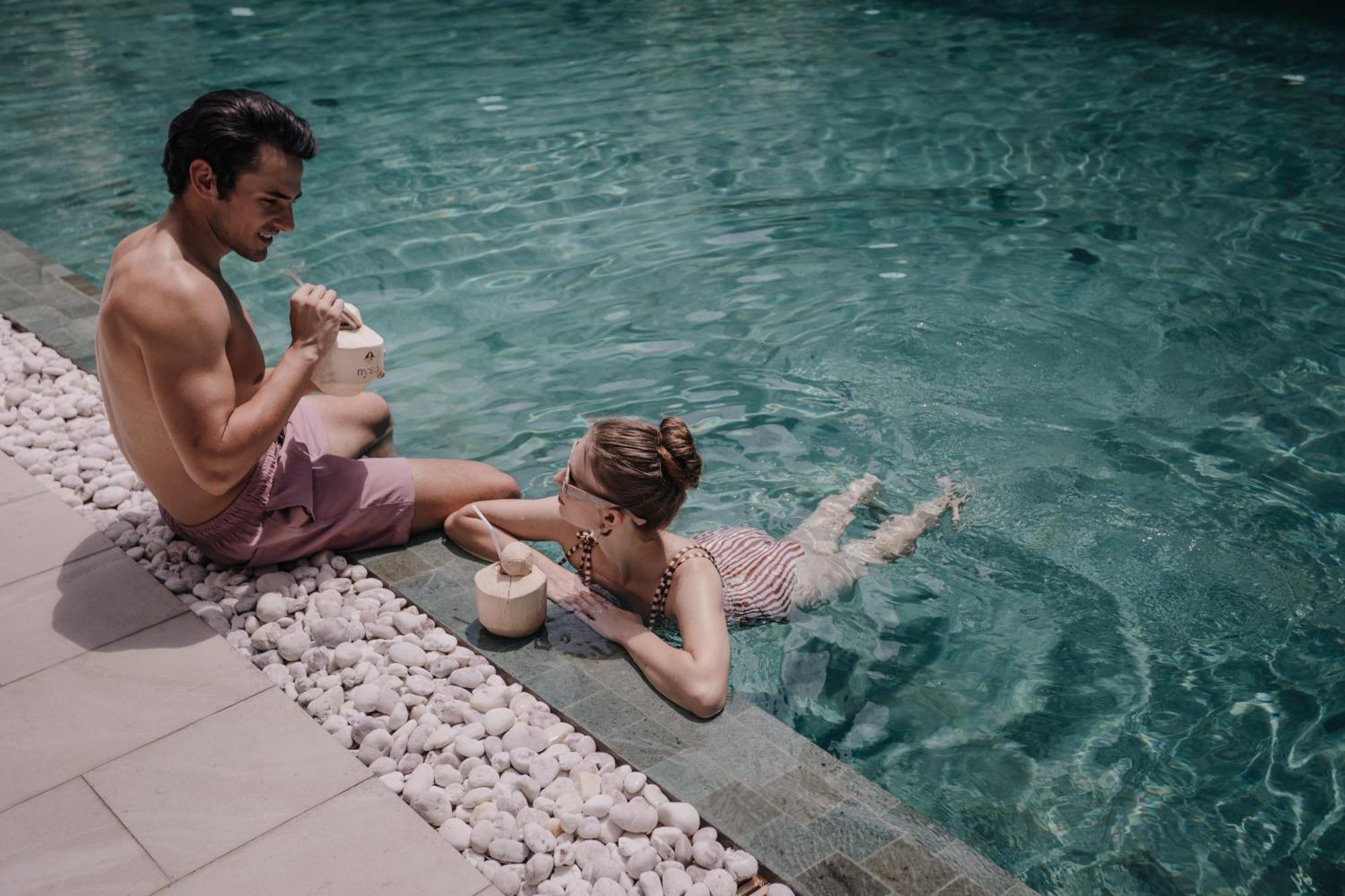 Nysa Hotel Bangkok Sukhumvit 11 외부 사진 A couple drinking coconut water in a swimming pool