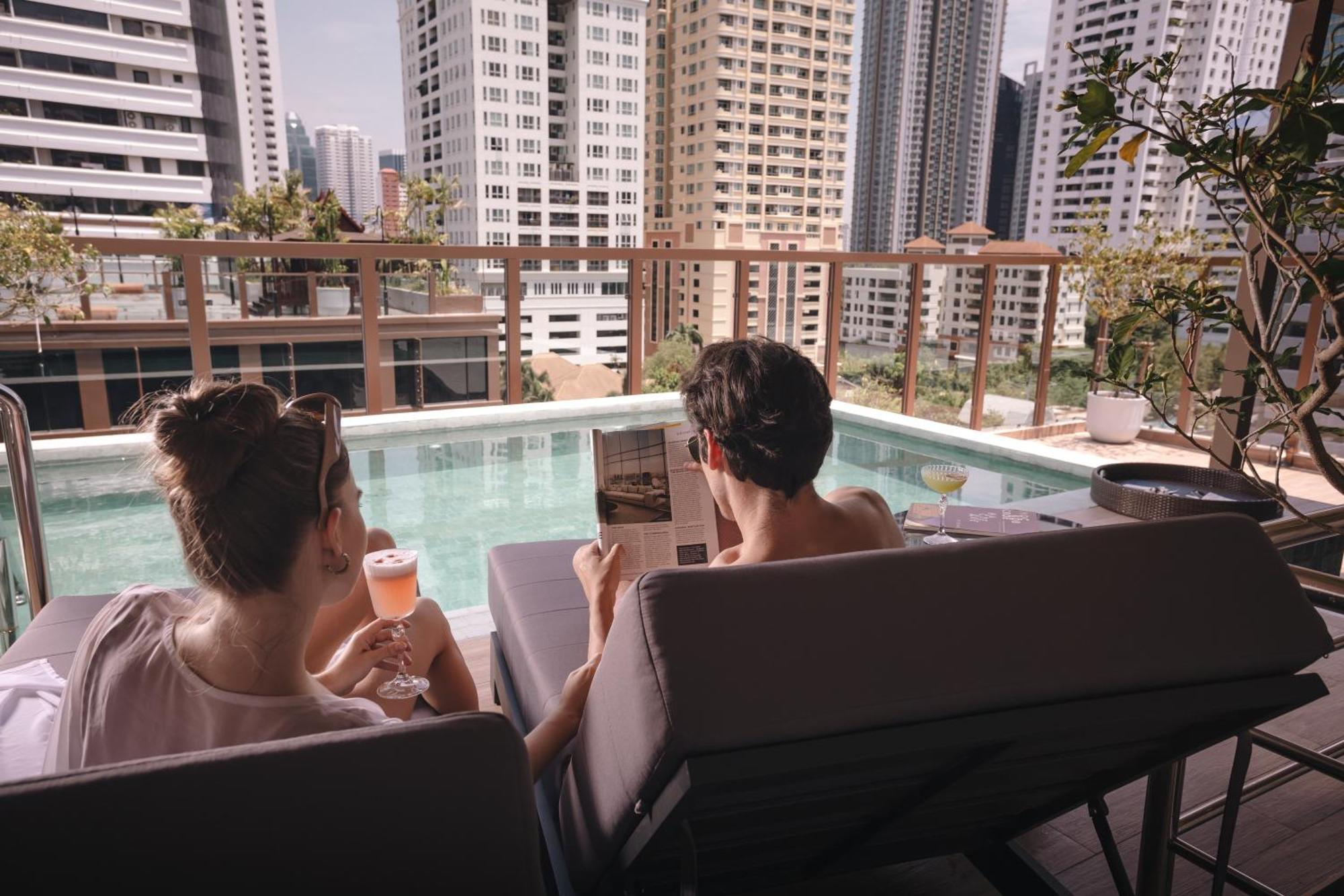 Nysa Hotel Bangkok Sukhumvit 11 외부 사진 The rooftop pool at the hotel