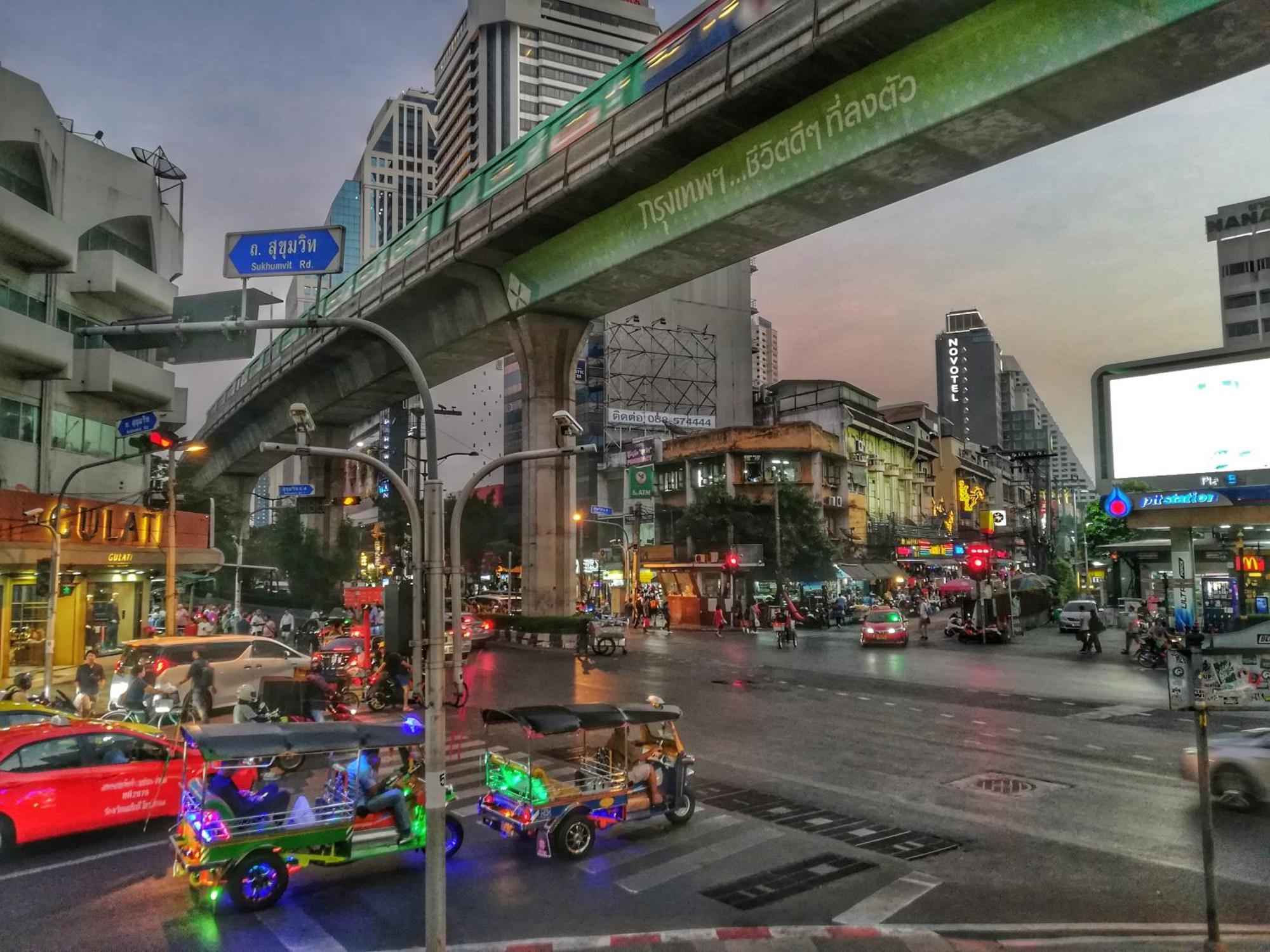 Nysa Hotel Bangkok Sukhumvit 11 외부 사진 The station in 2019