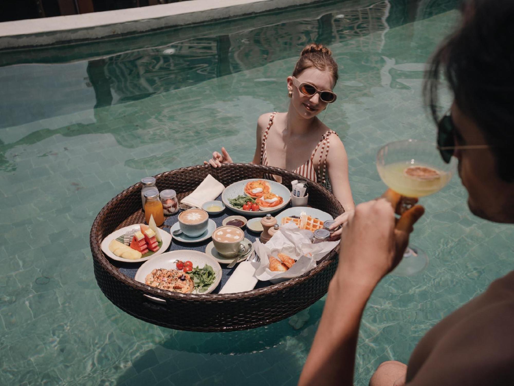 Nysa Hotel Bangkok Sukhumvit 11 외부 사진 Floating breakfast at Alila Villas Uluwatu